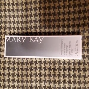 Mary Kay make up finishing spray